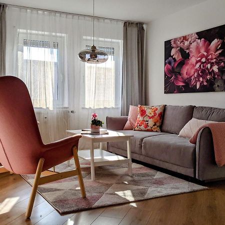 Cozy Apartment With Parking Garage Near Outlet Metzingen  Esterno foto